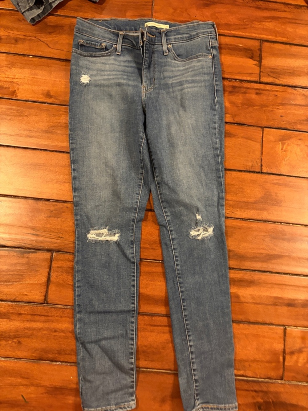 Levi's Women's Skinny Jeans - Distressed Medium Blue Wash